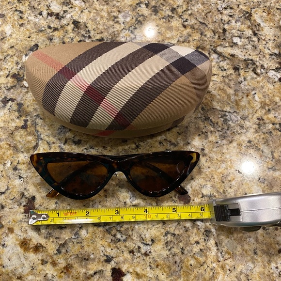 Burberry Designer Sunglasses Case (hard shell) - Picture 10 of 10